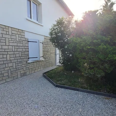 Les Geais Bleus Apartment *