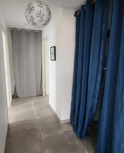 Les Geais Bleus 아파트 로양